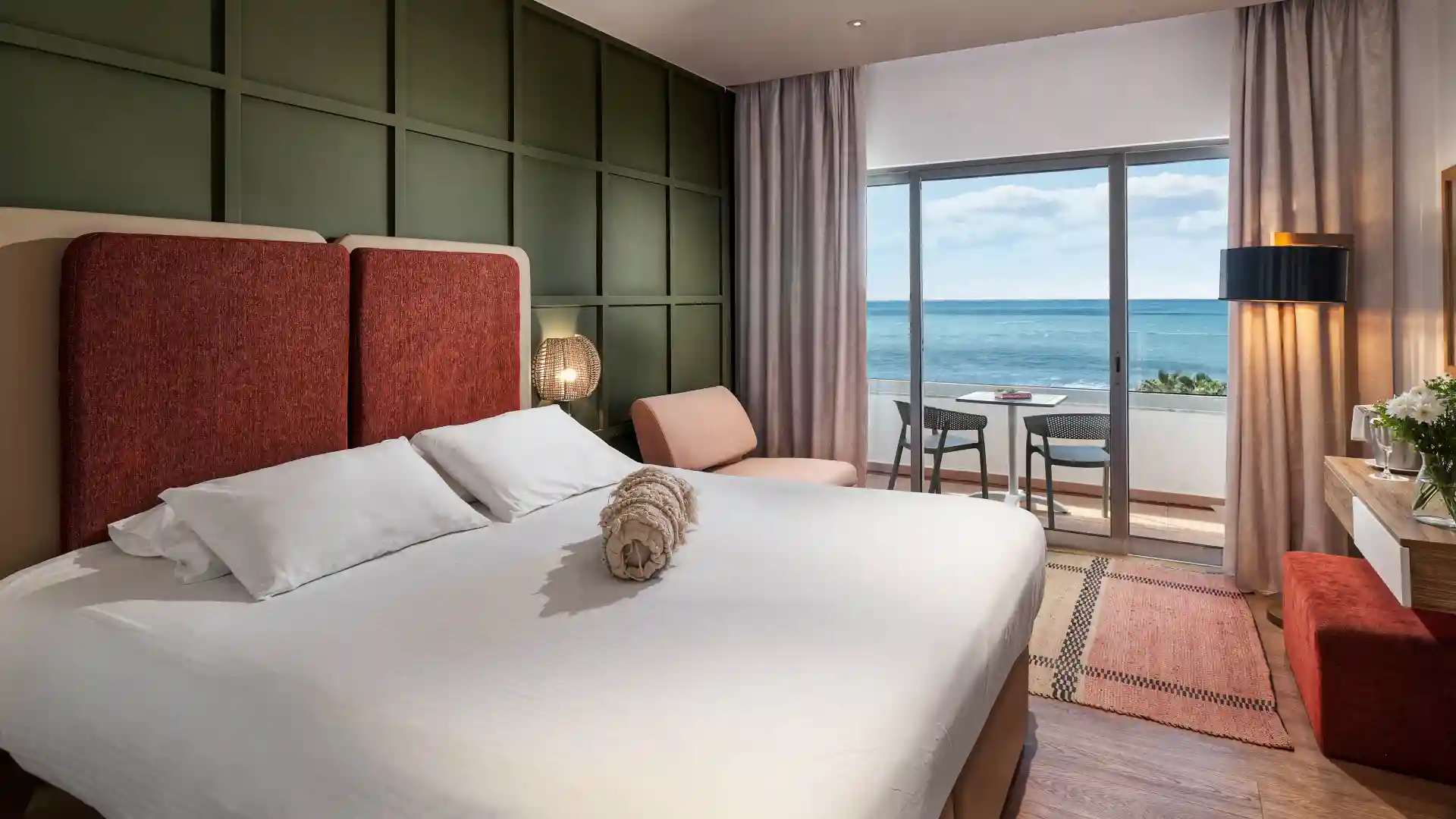 Deluxe Room Sea View with Executive Lounge Access