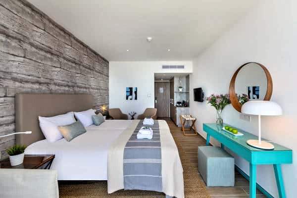 Deluxe Room Side Sea View with Executive Lounge Access