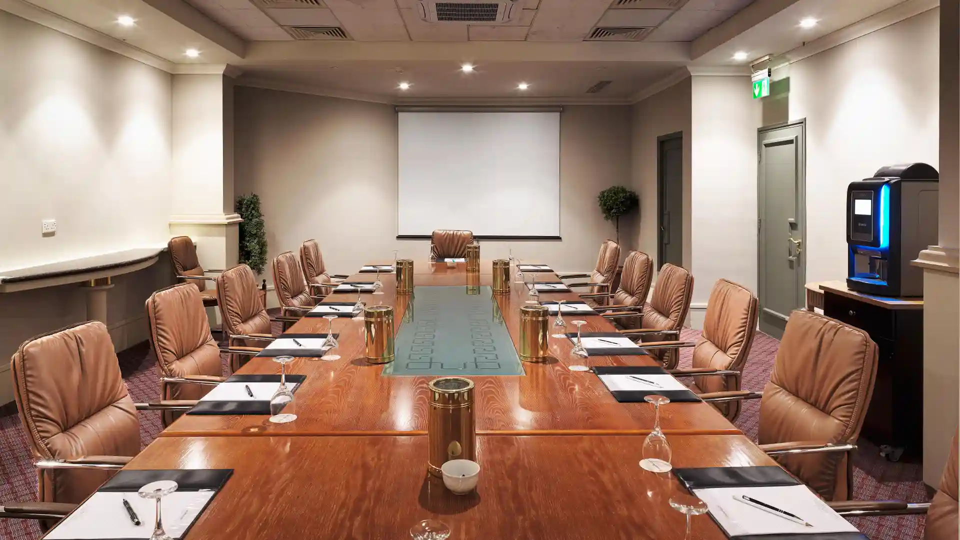 Executive Meeting Rooms: Areca - Alba