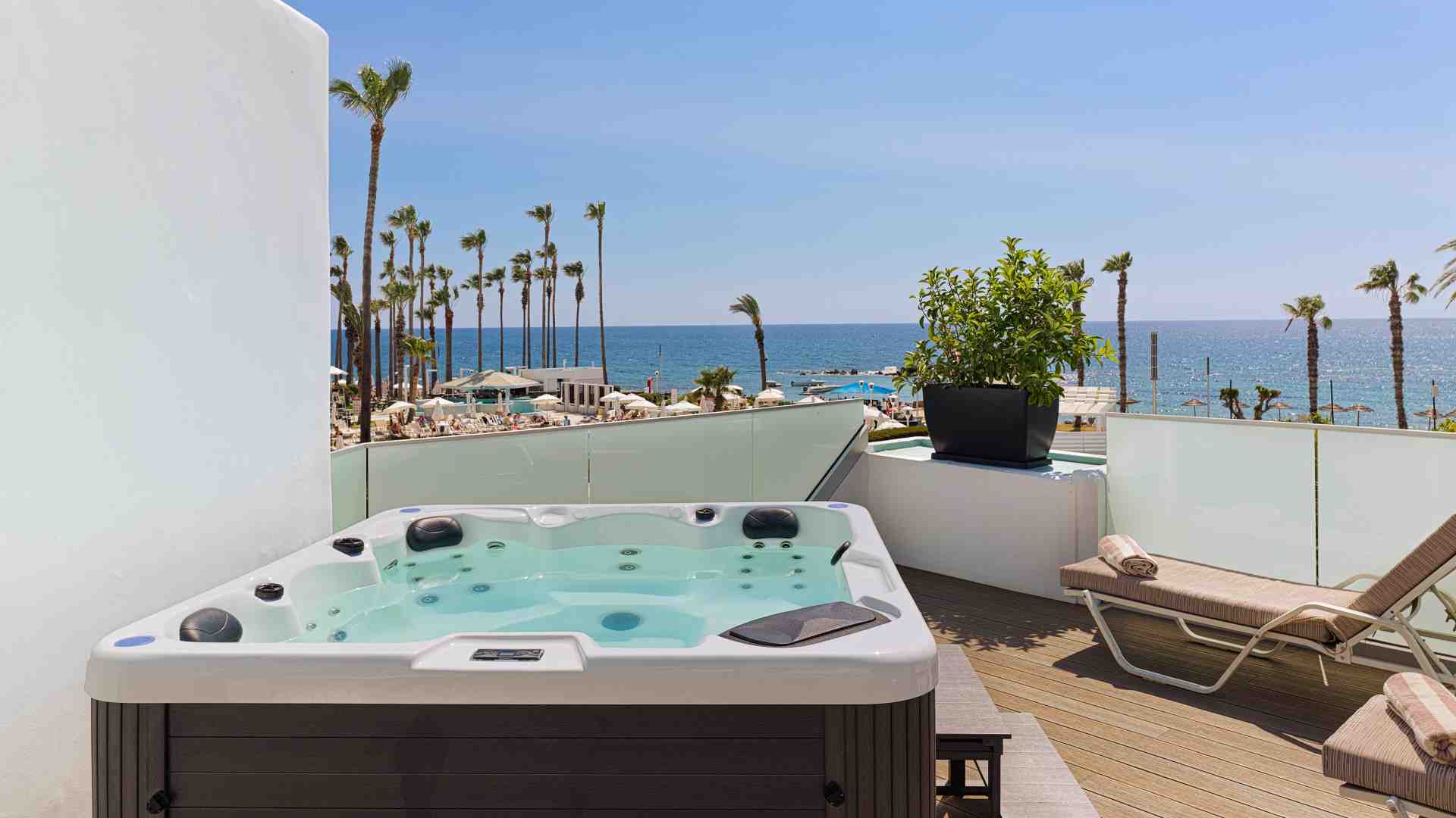 Bungalow Sea View with Hot tub