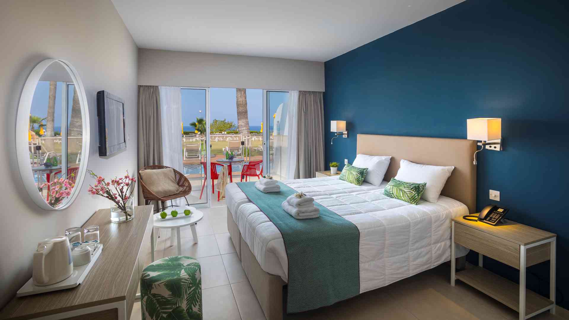 Executive Swim Up Suite
