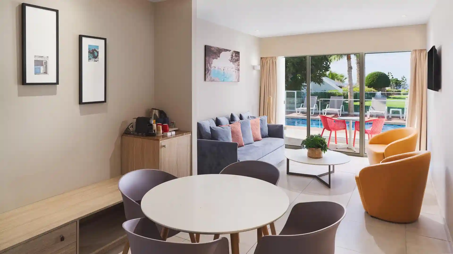 Executive Swim Up Suite