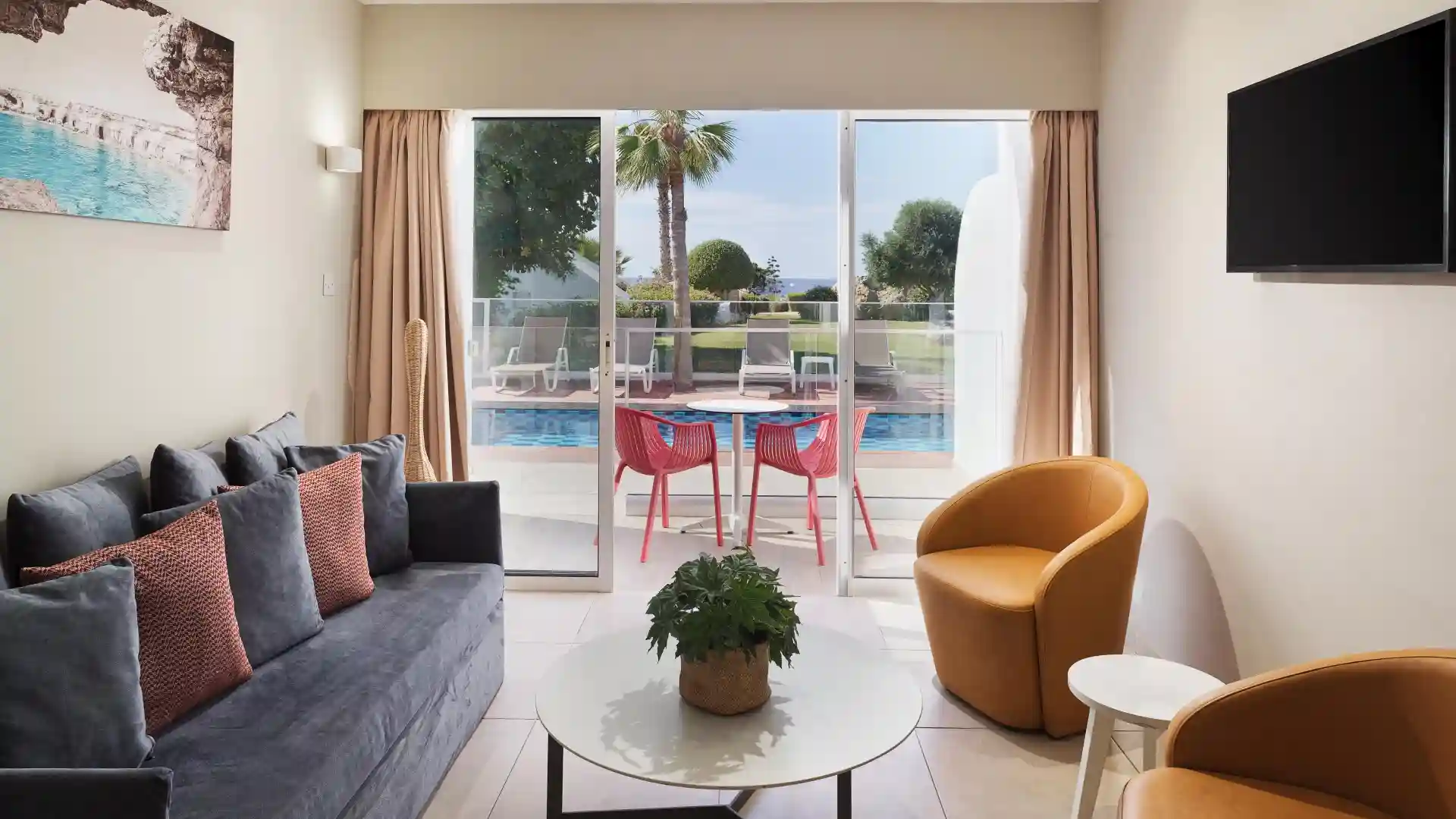 Executive Swim Up Suite