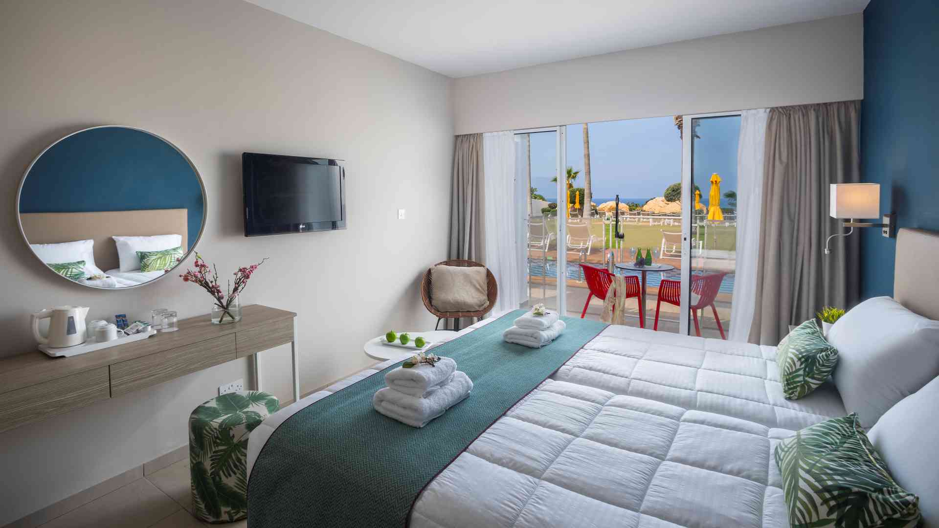 Executive Swim Up Suite