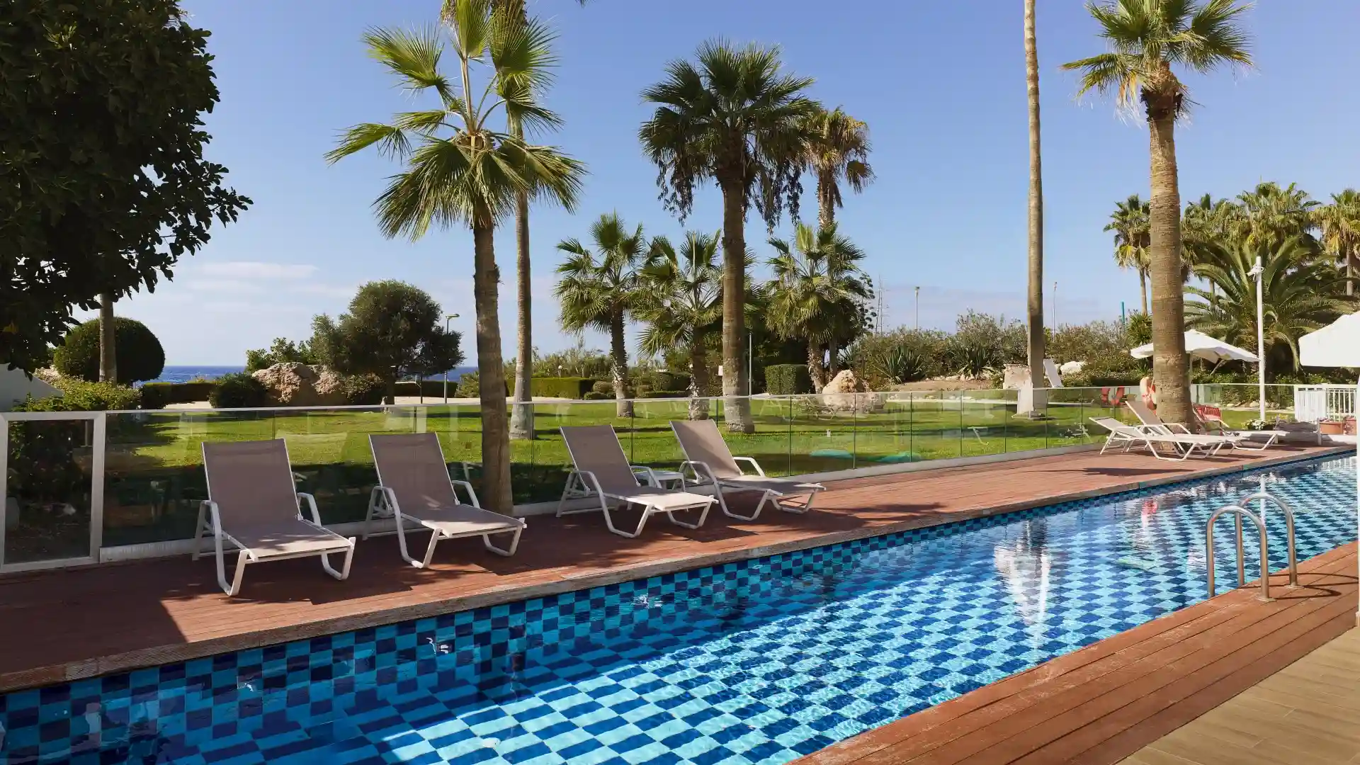 Executive Swim Up Suite