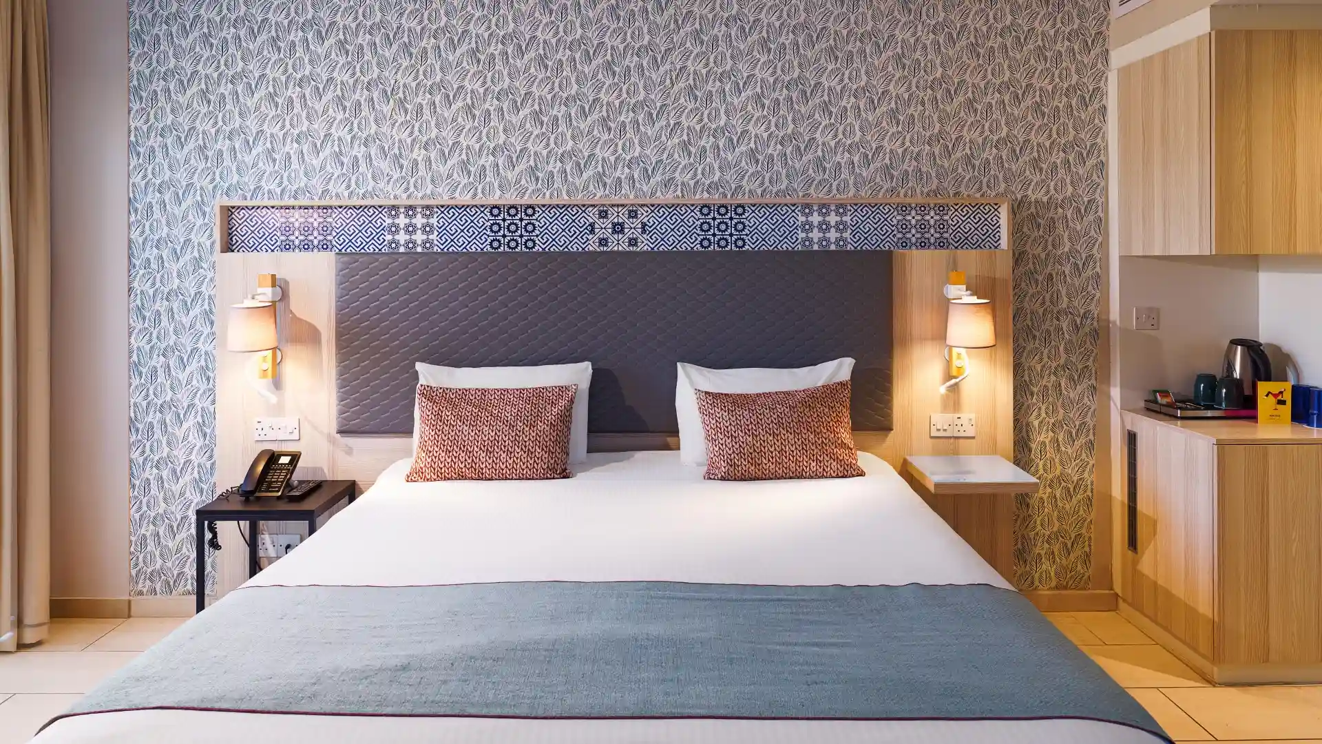 Junior Suite Inland View