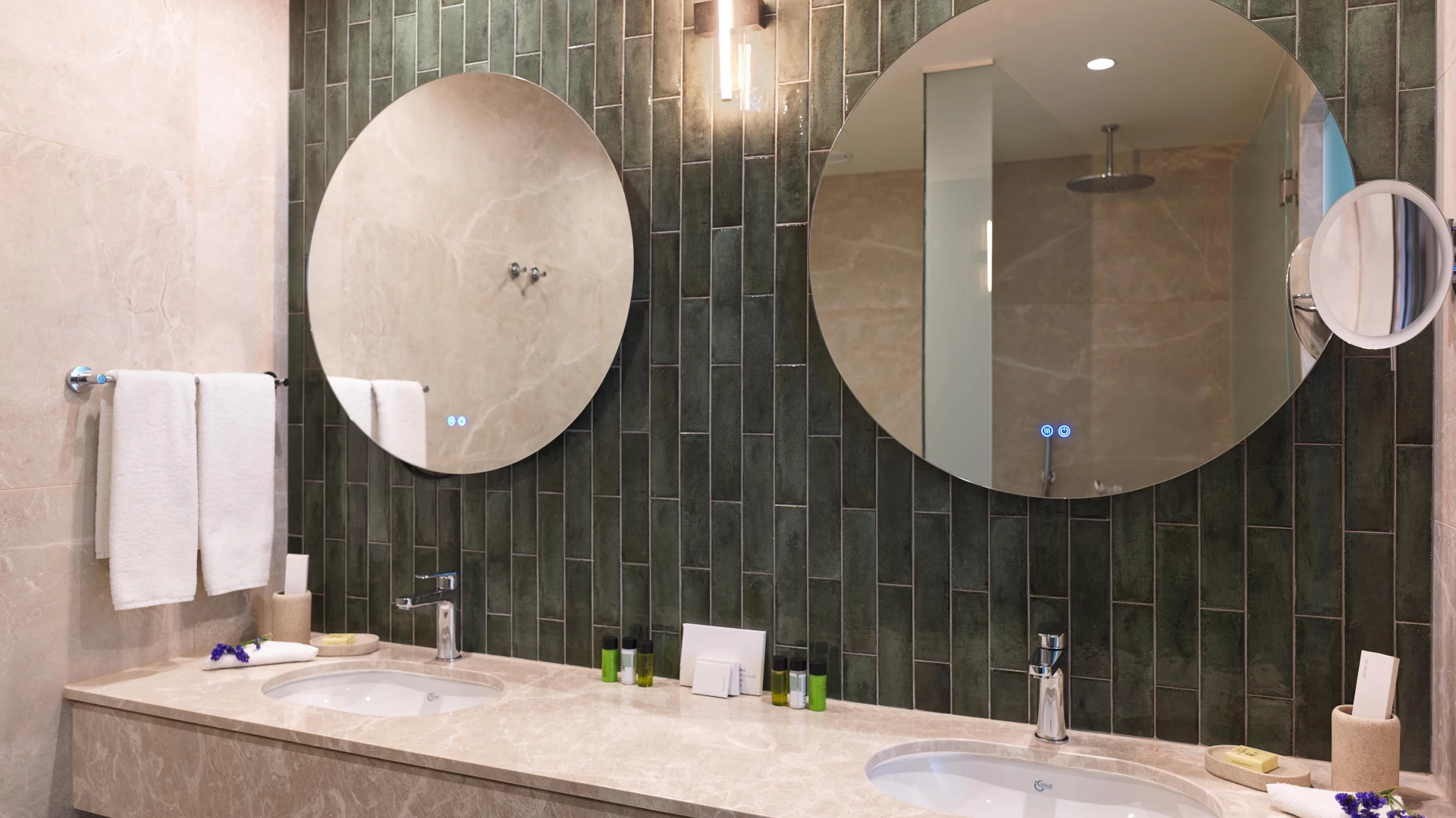 One Bedroom Swim-Up Suite Sea View