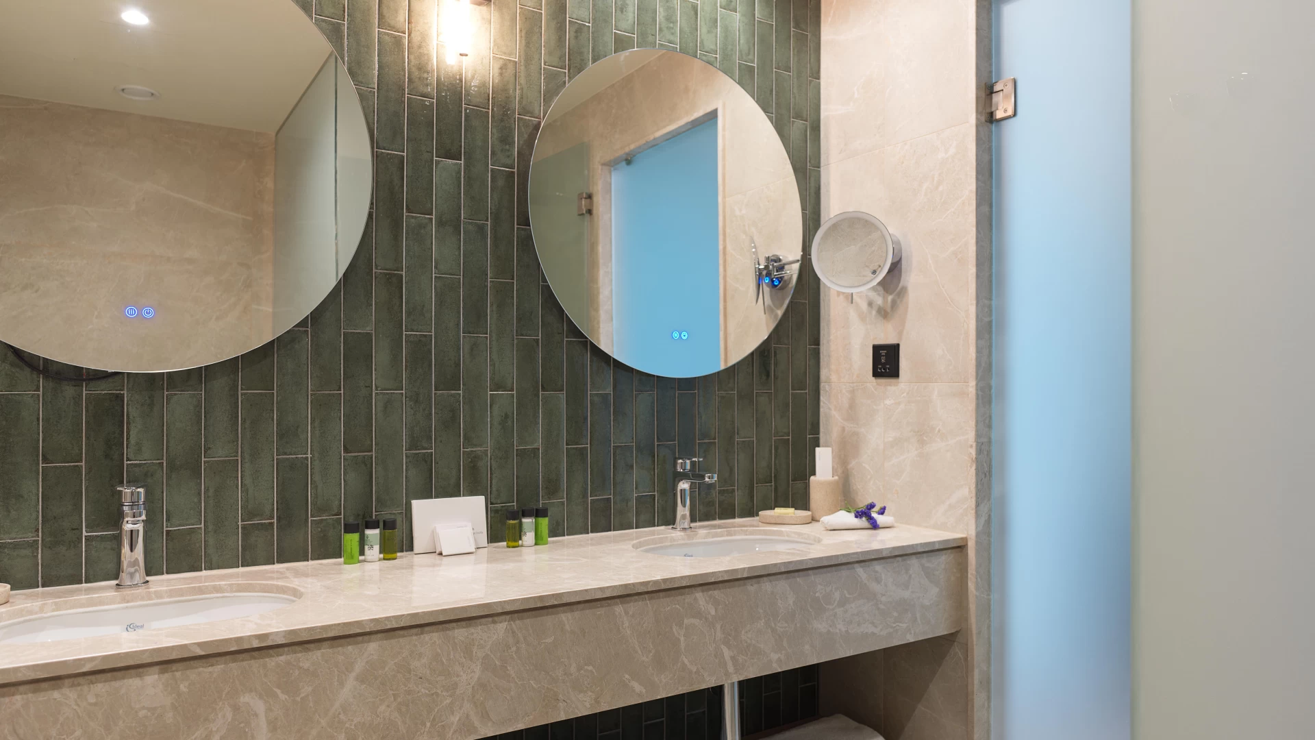 Swim-Up Junior Suite Garden View