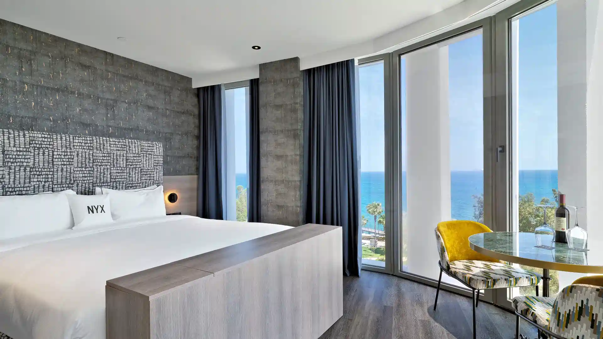 NYX Executive Suite with Business Lounge Access