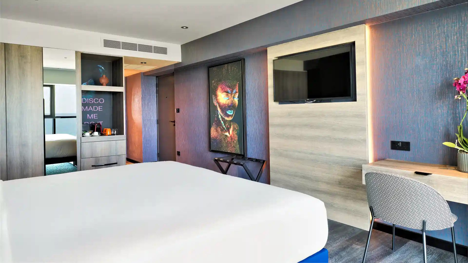 Space Executive Room Front Sea View with Business Lounge Access